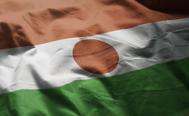 Foto bandera de niger arrugada cerca