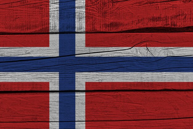 Bandera de Noruega pintada en tablón de madera antiguo