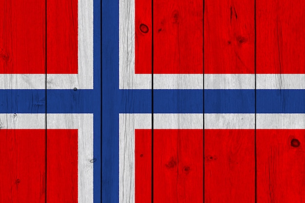 Bandera de Noruega pintada en tablón de madera antiguo