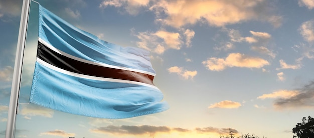 Bandera ondeante nacional de Botswana en un hermoso cielo