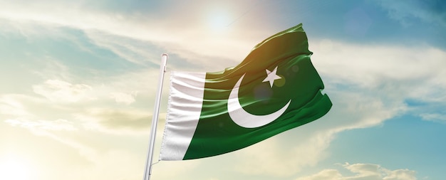 Bandera de Pakistán ondeando en un hermoso cielo.