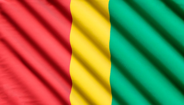 Bandera plegada de Guinea con textura de satén visible