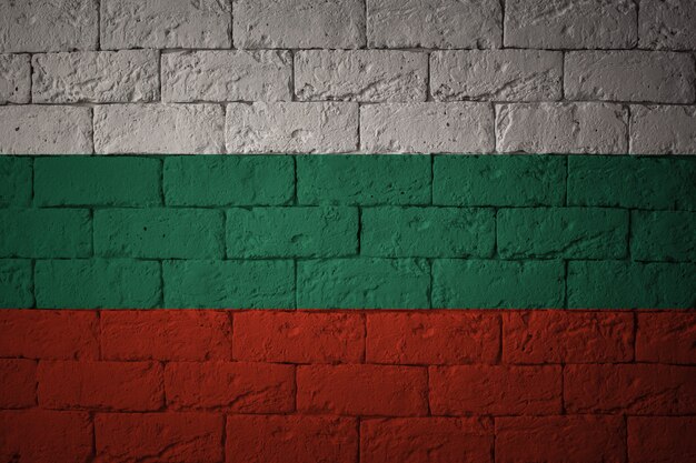 Bandera con proporciones originales. Primer plano de la bandera del grunge de Bulgaria