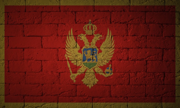 Bandera con proporciones originales. Primer plano de la bandera del grunge de Montenegro