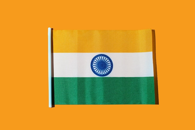 Foto bandera de la república de la india sobre fondo naranja concepto del día de la república de la india