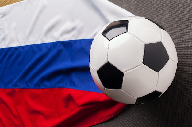 Bandera de Rusia con balón de fútbol