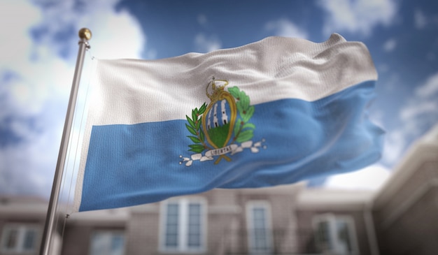 Bandera de San Marino Representación 3D sobre fondo de construcción de cielo azul