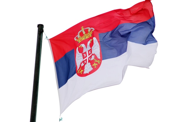 bandera serbia sobre un fondo blanco