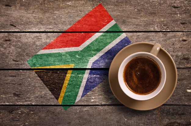 Foto bandera de sudáfrica con café