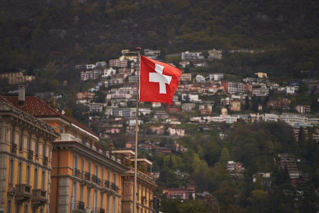 Bandera de Suiza Una bandera roja con una cruz blanca Bandera suiza