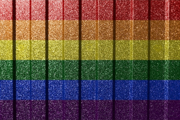 Bandera texturizada de la comunidad LGBT del arco iris en la pared de metal Fondo geométrico abstracto natural colorido con líneas