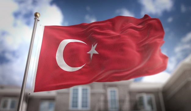 Bandera de Turquía Representación 3D sobre fondo de construcción de cielo azul