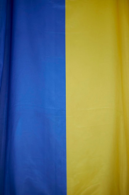 Bandera ucraniana en el gimnasio Bandera nacional ucraniana amarilla y azul en el gimnasio