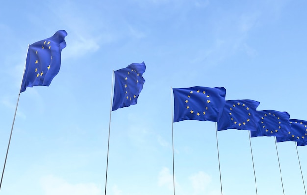 Bandera de la UE ondeando sobre fondo de cielo azul