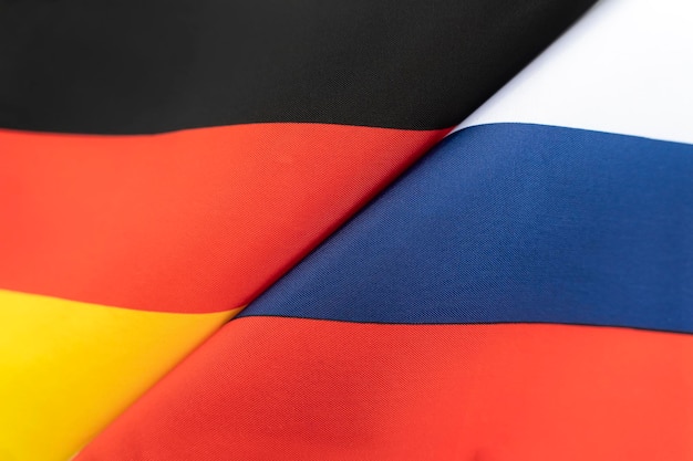 Banderas de alemania y rusia El concepto de las relaciones internacionales entre países Sanciones contra Rusia El estado de los gobiernos Amistad de los pueblos