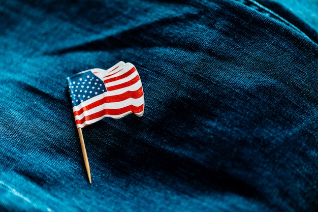 Banderas americanas en textura de jeans