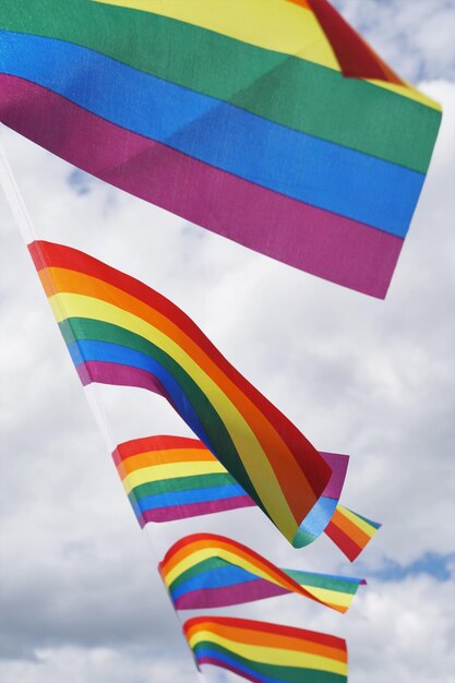 Banderas del arco iris en el evento del orgullo gay