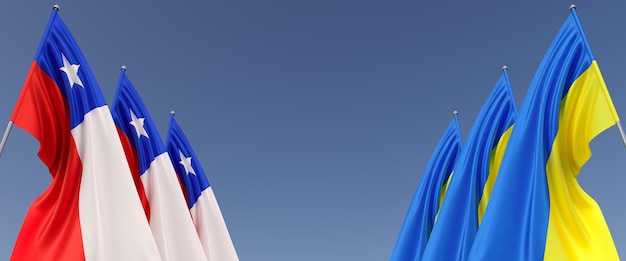 Banderas de Chile y Ucrania en astas de bandera a los lados Banderas sobre fondo azul Lugar para texto Soberano independiente Ucrania Tres banderas chilenas Ilustración 3D de la Commonwealth