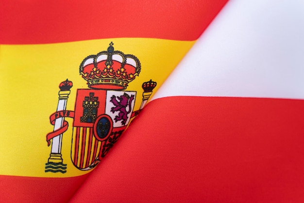 Banderas España y Polonia concepto de las relaciones internacionales entre países El estado de los gobiernos Amistad de los pueblos