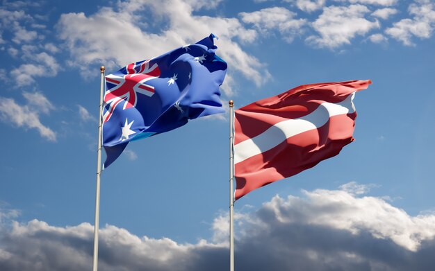 Banderas de Letonia y Australia.