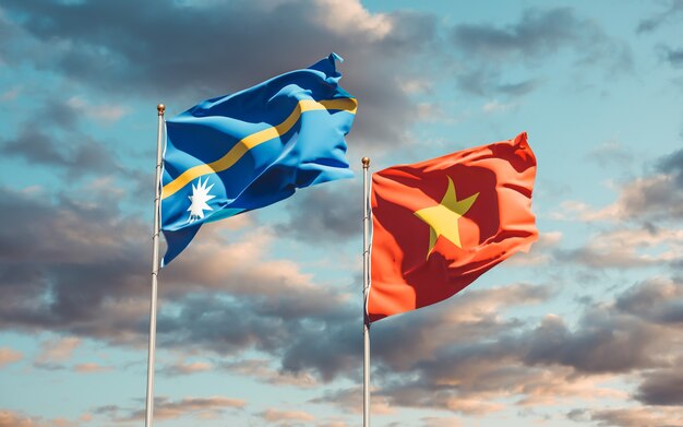 Banderas de Nauru y Vietnam sobre fondo de cielo