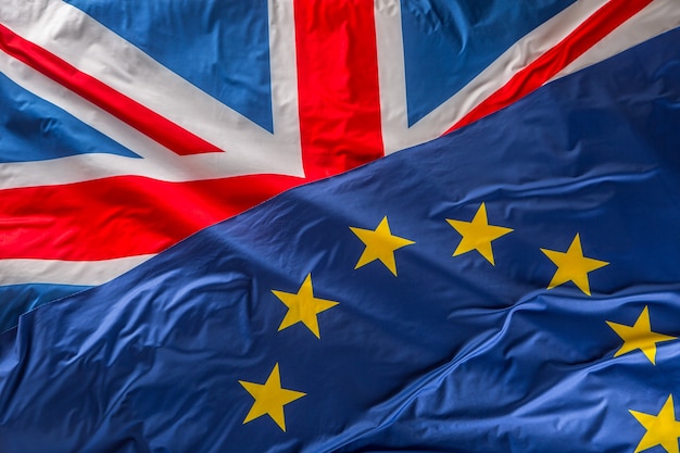Banderas del Reino Unido y la Unión Europea. Bandera del Reino Unido y bandera de la UE. Bandera de Union Jack británica.