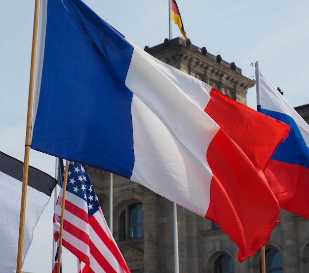 Banderas rusas y americanas francesas