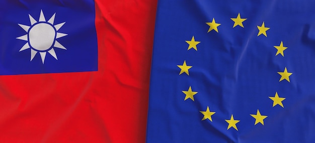 Banderas de Taiwán y la UE Primer plano de la bandera de lino Bandera hecha de lienzo Taipei Asia Unión Europea Ilustración 3d