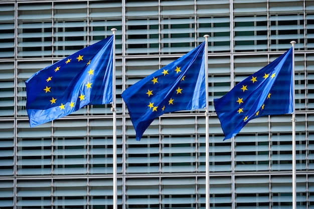 Banderas de la UE frente a la Comisión Europea