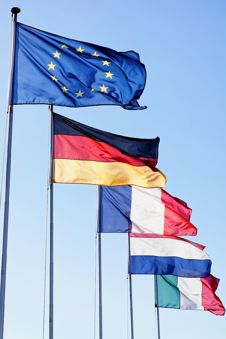 Foto banderas de la unión europea, alemania, francia, italia