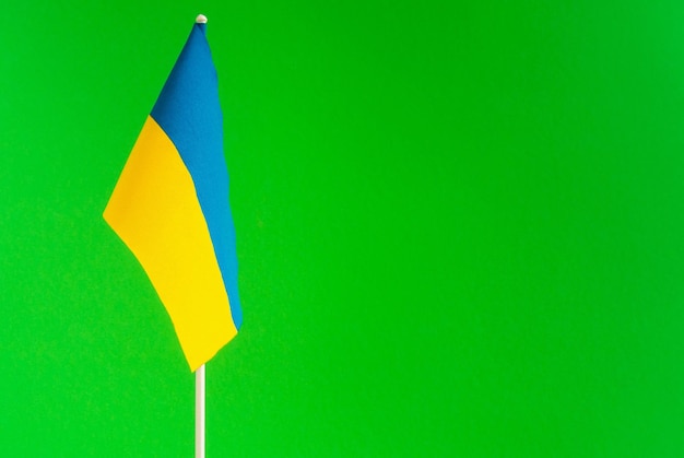 Banderas de unión de ucrania y europa aisladas