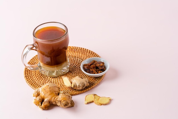 Bandrek es una bebida caliente tradicional dulce y picante nativa de Sundanese of West Java Indonesia