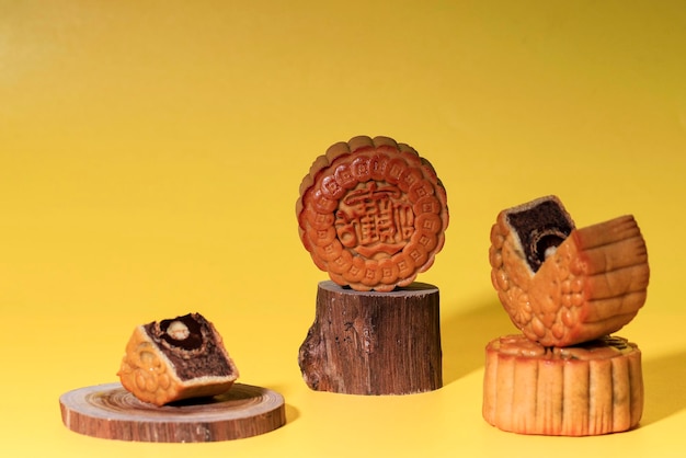 Bandung, Indonesia, 11 22 2019: Postre chino Mooncake Snack durante el Año Nuevo Lunar Festival de mediados de otoño