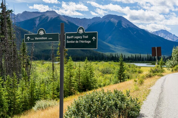 Banff Legacy Trail Vermilion Lakes en verano Parque Nacional Banff Canadian Rockies Alberta