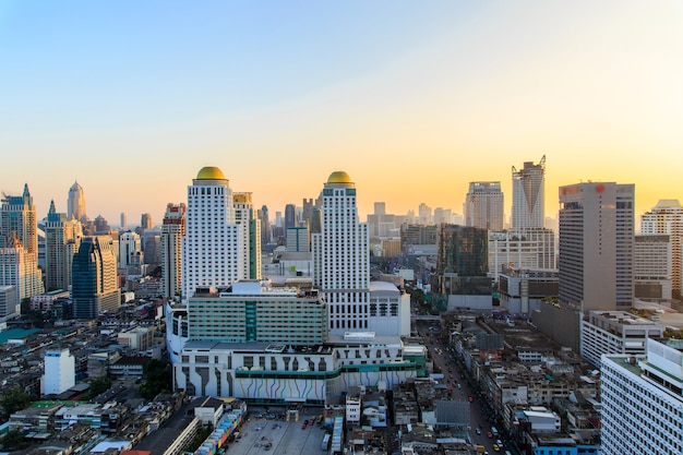 Bangkok-Metropole-Sonnenuntergang-Szenenstadtbild in Thailand