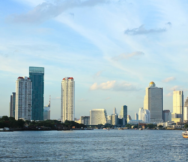 Bangkok-Stadt entlang chao praya Fluss, Thailand