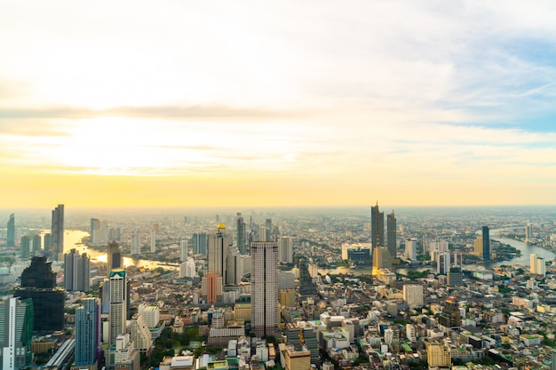 Bangkok-Stadtbild mit schönem Äußerem des Gebäudes und des architecturein in Thailand