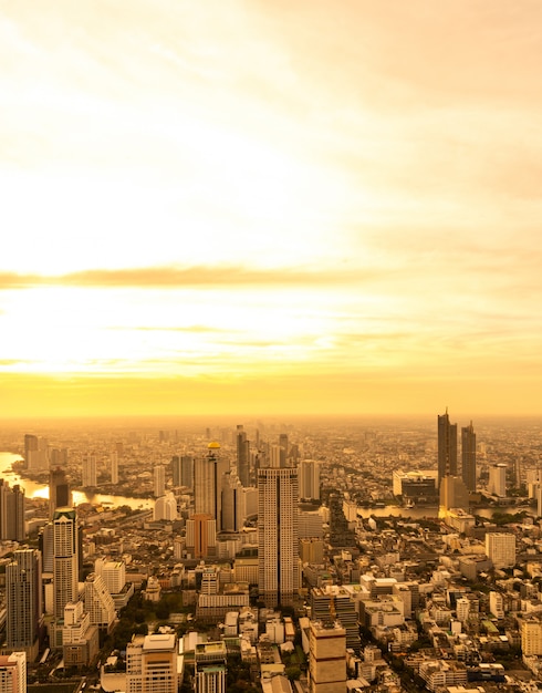 Bangkok-Stadtbild mit schönem Äußerem des Gebäudes und des architecturein in Thailand