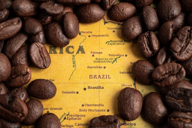 Bangkok Tailandia 14 de marzo de 2023 Grano de café en Brasil mapa comercio de importación y exportación concepto de comercio en línea