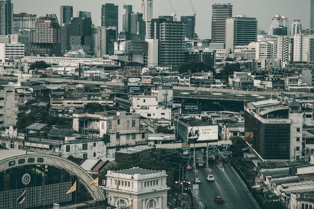 Foto bangkok thailand 7. april 2019 landschaft der stadt bangkok in der dämmerung mit vogelblick