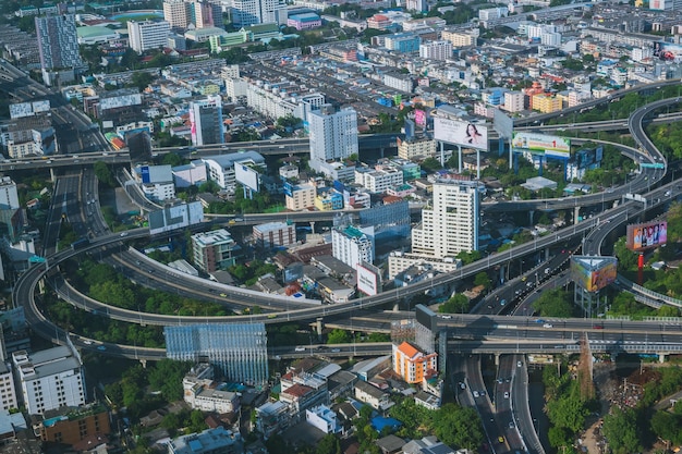 Bangkokthailand16042022Bangkok Stadtbild Blick von der Spitze des Gebäudes in der Stadt Bangkok