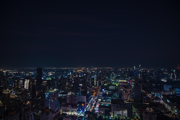 Bangkokthailand16042022Bangkok vista da paisagem urbana à noite do topo do edifício na cidade de bangkok