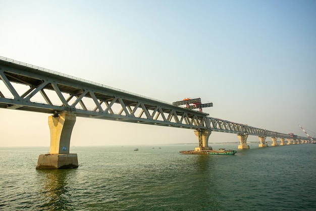 Bangladesh 06 de febrero de 2021 se está construyendo un nuevo puente multipropósito PADMA sobre el río Padma en Munshiganj Dhaka Bangladesh