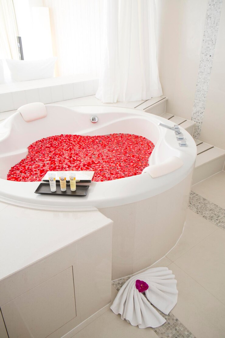 Foto banheira jacuzzi dia dos namorados rose romântico hotel suíte banheiro compartilhado casal