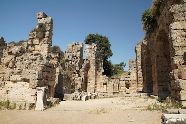 Banho na cidade antiga de Perge em Antalya Turkiye