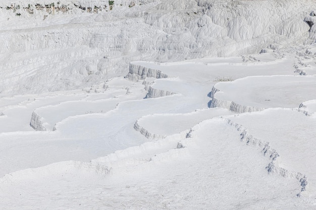 Banhos termais brancos naturais em pamukkale