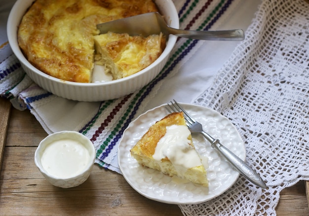 Banitsa, eine traditionelle bulgarische oder balkanische Filoteigpastete, gefüllt mit Feta