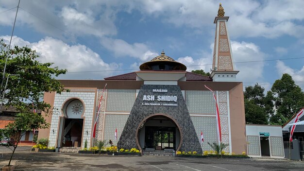 Banjarnegara Dec 2022 Mesquita AsShidiq edifício Mesquita moderna minimalista