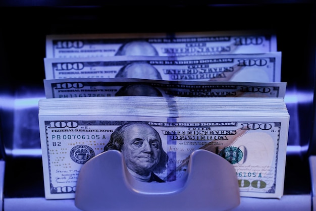Bank automatisierte Ausrüstung zum Zählen von Geld Papiergeld Geldberechnung detaillierte Ansicht US-Dollar