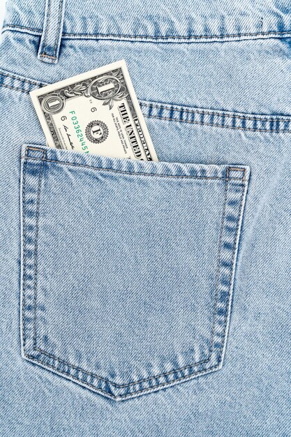 Banknoten in der Tasche von Blue Jeans Cash Umsatz ein Dollarschein